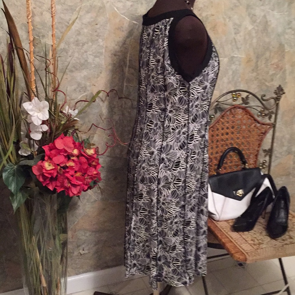 Dress. Hello gorgeous! Classic black-and-white. - Picture 7 of 8
